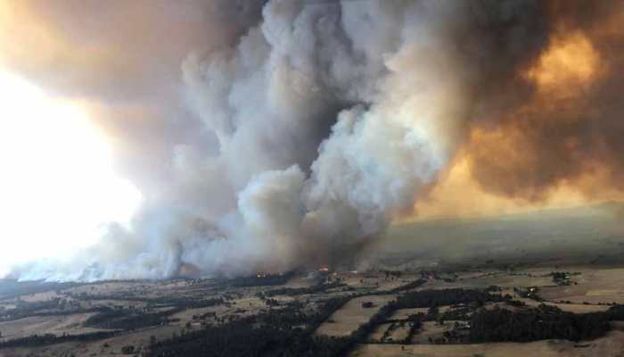 Thousands flee fires in Australia, navy helps evacuate those stranded