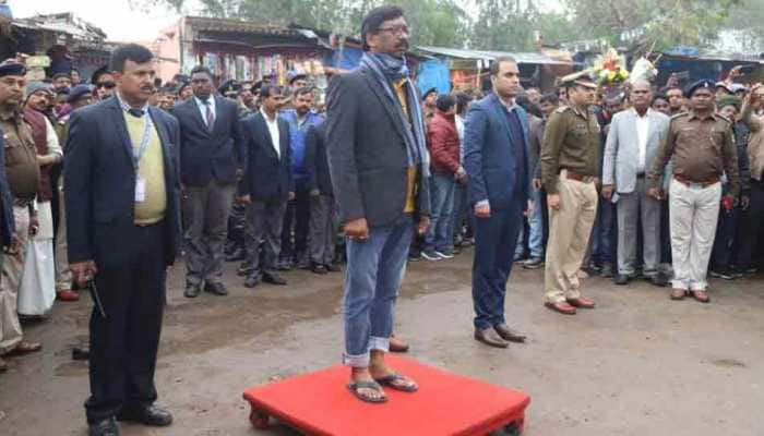 Jharkhand CM Hemant Soren takes guard of honor in slippers; here&#039;s why