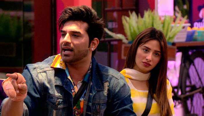 'Bigg Boss 13' written update: Madhurima fails to become the new captain, Mahira slaps Paras