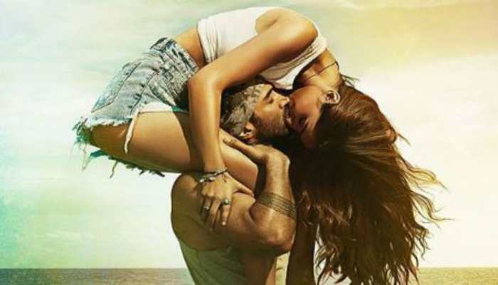 Disha Patani and Aditya Roy Kapur steal a kiss on &#039;Malang&#039; new poster