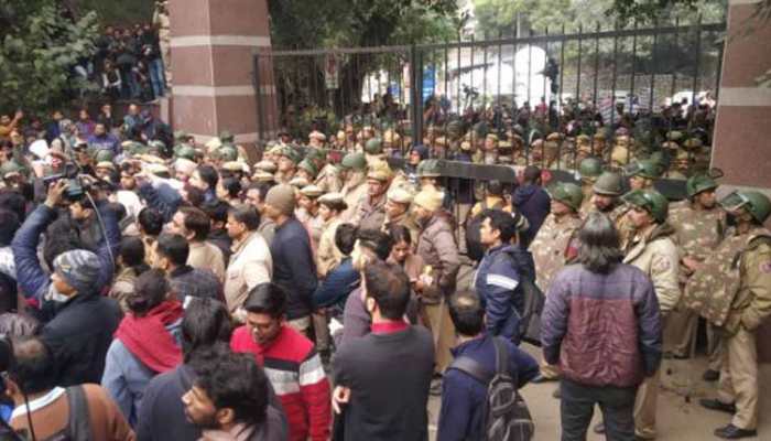 Delhi Police starts probe, finds some vital clues in JNU violence case