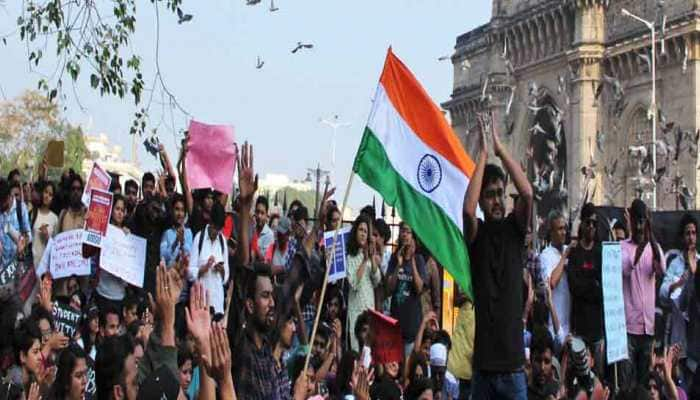 JNU violence: Mumbai Police evicts protesters from Gateway of India to Azad maidan 