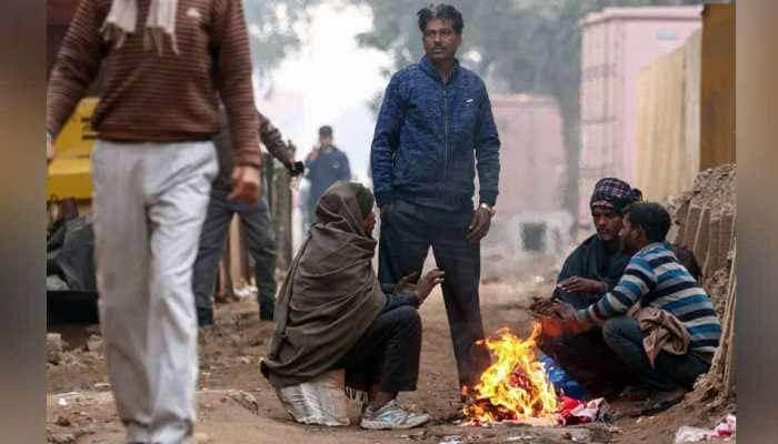 Delhi air quality improves, AQI settles in &#039;Poor&#039; category; temperature dips to 7.4 degrees Celsius
