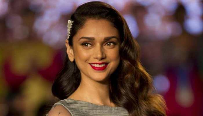 Aditi Rao Hydari admires paintings at India Art Festival