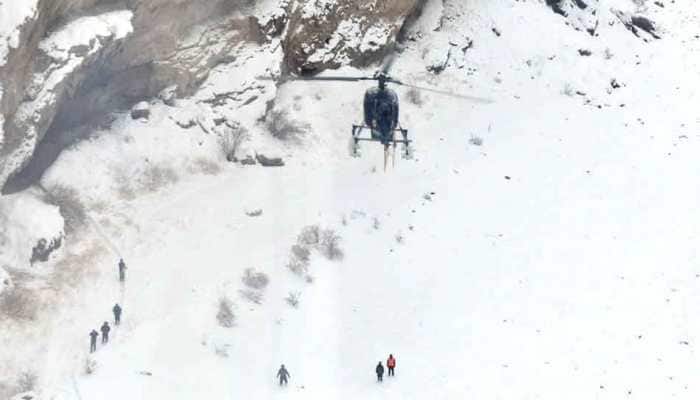 Heavy snowfall hits Kashmir and Ladakh, Army put on high alert, five jawans dead