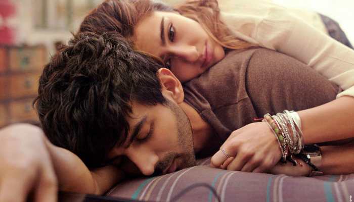 &#039;Love Aaj Kal&#039; poster: Sara Ali Khan and Kartik Aaryan will make your heart skip a beat