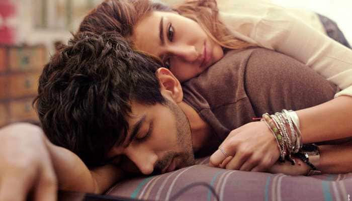 'Love Aaj Kal' poster: Sara Ali Khan and Kartik Aaryan will make your heart skip a beat