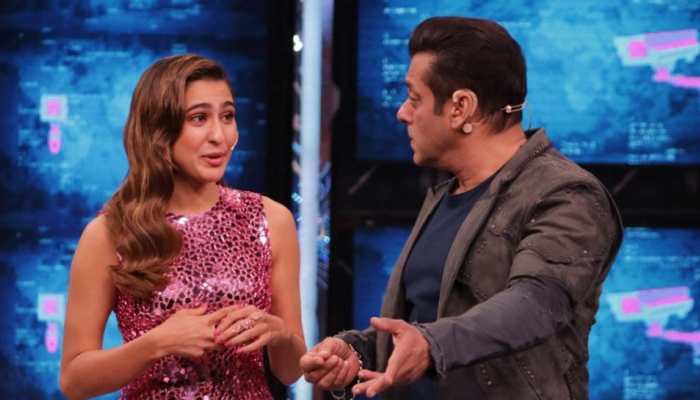 Sara Ali Khan says &#039;aadaab&#039; to Salman Khan on &#039;Bigg Boss&#039; sets, video goes viral