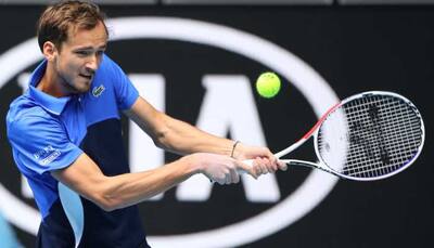 Daniil Medvedev overcomes Martinez, bleeding nose to advance in Australian Open