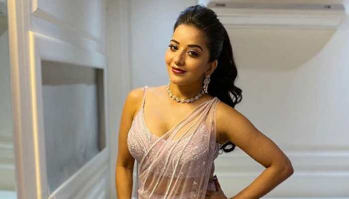 Monalisa raises the hotness quotient in her thigh-high slit pastel skirt!