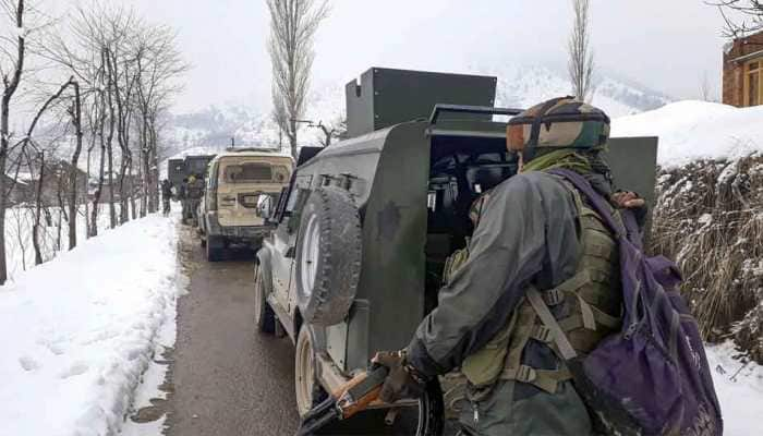 Gunbattle underway in J&amp;K&#039;s Awantipora, top Jaish commander trapped