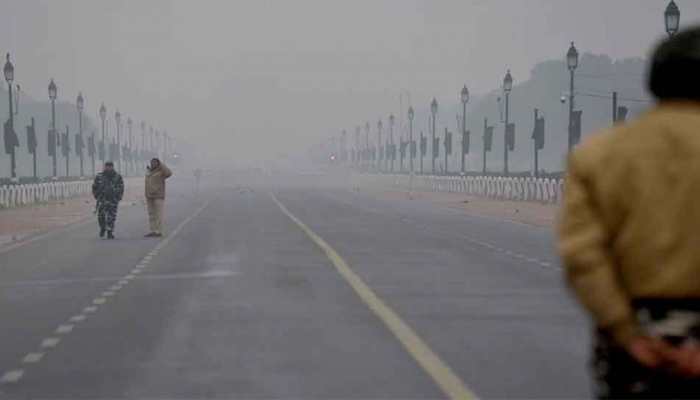 Air quality improves in Delhi, 21 trains running late due to fog 