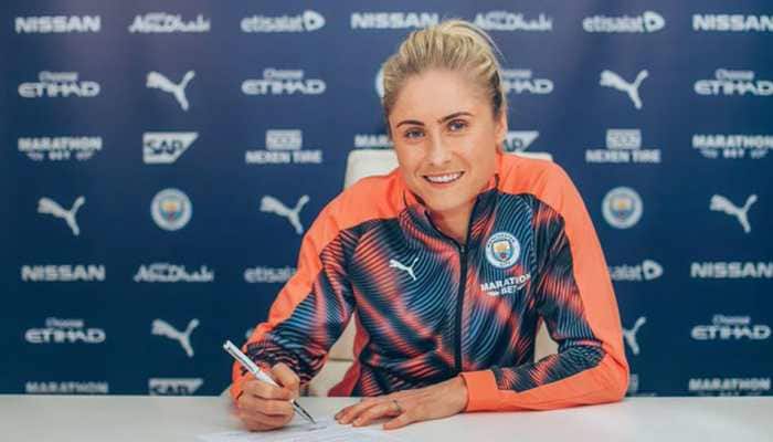 Manchester City defender Steph Houghton signs contract extension  