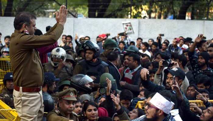 Men on red scooty open fire near Gate no 5 of Delhi&#039;s Jamia Milia; 3rd firing incident in week