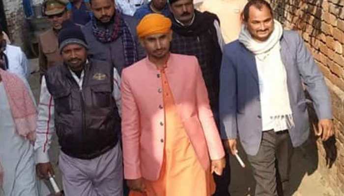 Mahant Kaushalendra Giri, said to be close to Yogi Adityanath, attacked in Ballia