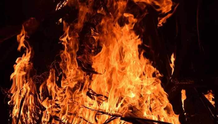 Massive fire at warehouse in Delhi&#039;s Bijwasan, 15 fire tenders at spot