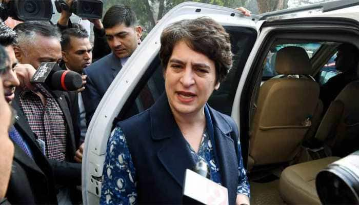 Priyanka Gandhi offers prayers at Varanasi&#039;s Ravidas temple 