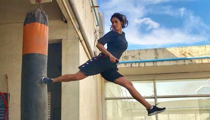 Bollywood News: Disha Patani lifts 60 kg weights on shoulder, earns rumoured beau Tiger Shroff&#039;s &#039;respect&#039; – Watch video