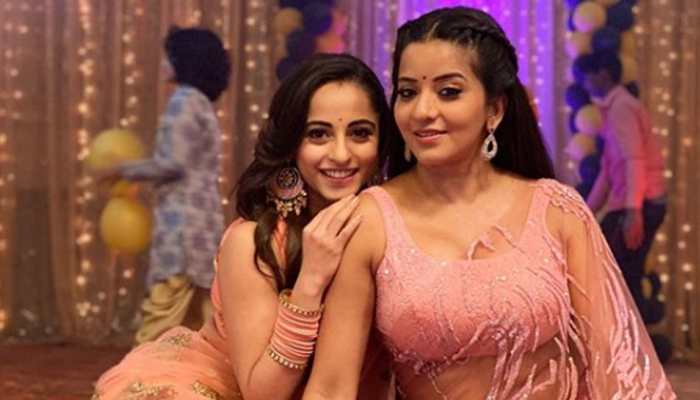 Monalisa and BFF co-actor Niyati Fatnani pose in desi look from the sets - Pics
