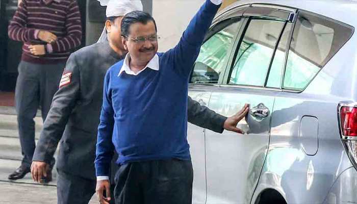 Arvind Kejriwal invites PM Narendra Modi for oath-taking ceremony at Delhi&#039;s Ramlila Ground