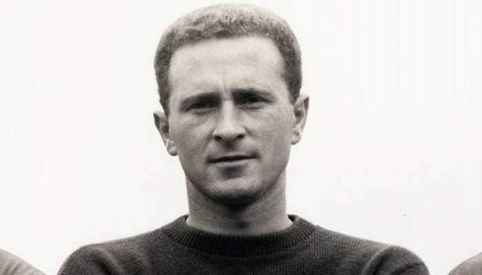 Former Manchester United goalkeeper Harry Gregg dies at age 87