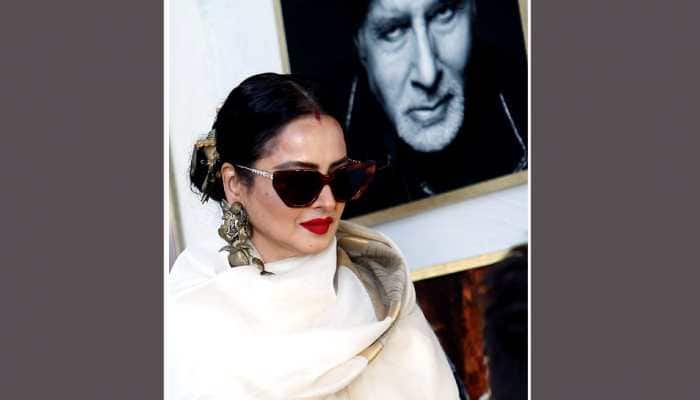 Rekha on posing next to Amitabh Bachchan&#039;s pic: &#039;Yahaan danger zone hai&#039;