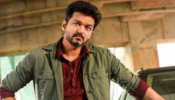 Vijay wants to watch &#039;Sorrarai Potturu&#039; before signing his next?