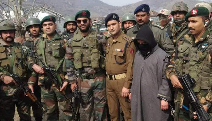 Hizbul Mujahideen terrorist Junaid Farooq arrested in J&amp;K&#039;s Baramulla, ammunition seized 