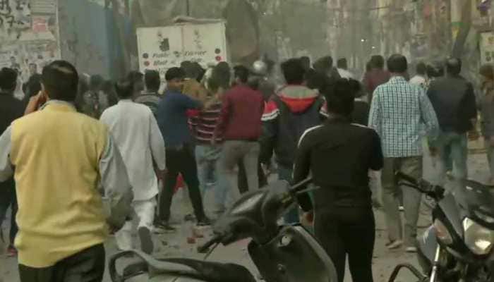 Stone pelting between pro and anti-Citizenship Amendment Act protesters in Delhi&#039;s Jafrabad