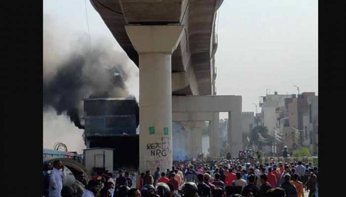 Violent clashes erupt between CAA supporters, protesters in Delhi's Maujpur again