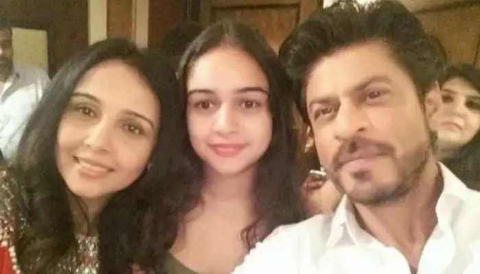 Shah Rukh Khan&#039;s pic with Kabhi Haan Kabhi Naa co-star Suchitra Krishnamoorthi and her daughter goes viral