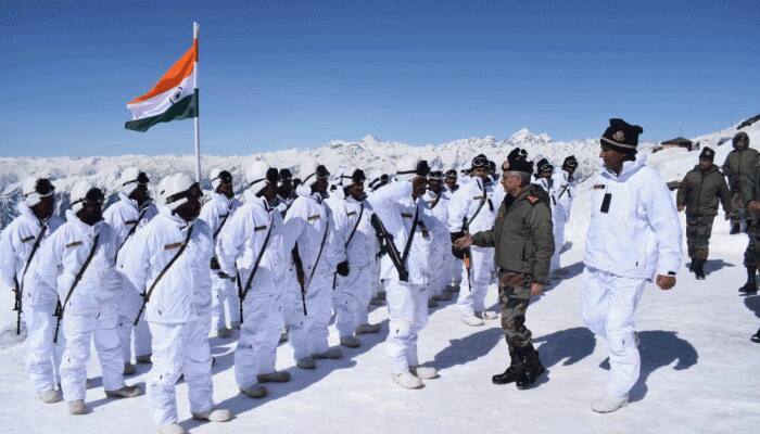 Army Chief General MM Naravane reviews Kashmir&#039;s security arrangements, asks soldiers to stay alert for any situation