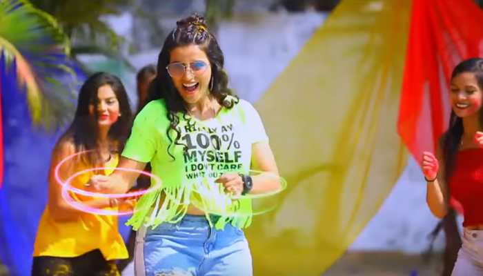 Akshara Singh raises the mercury with her latest Holi song &#039;Private Romance&#039; - Watch 