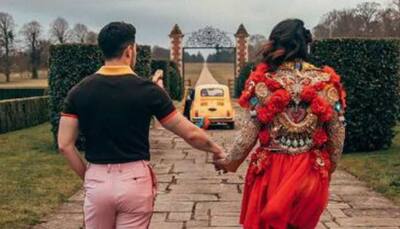 This pic of Priyanka Chopra and Nick Jonas calls for a freeze-frame. Isn't it romantic?
