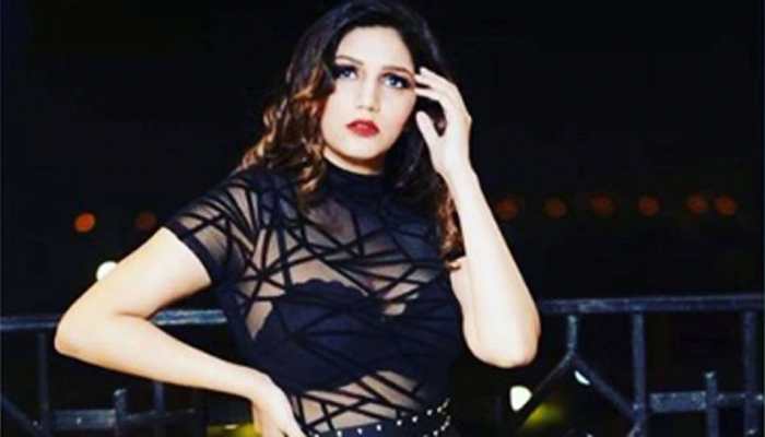 Sapna Choudhary's dark and glamourous photoshoot will leave you stunned! Sapna Choudhary's dark and glamourous photoshoot will leave you stunned!