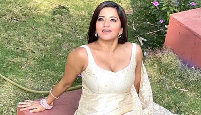 Monalisa's latest Instagram pics prove she is the ultimate desi queen! 