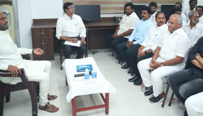 Rajinikanth meets Rajini Makkal Mandram district secretaries amid rumours of launching political outfit