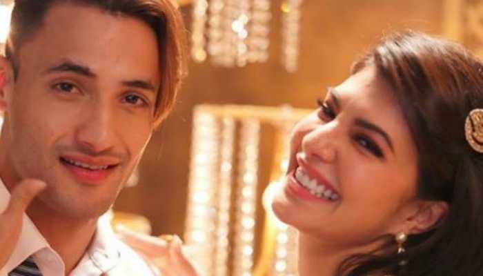 Jacqueline Fernandez teases a glimpse of her Holi-special song &#039;Mere Angne Mein&#039; with &#039;Bigg Boss 13&#039; runner-up Asim Riaz 