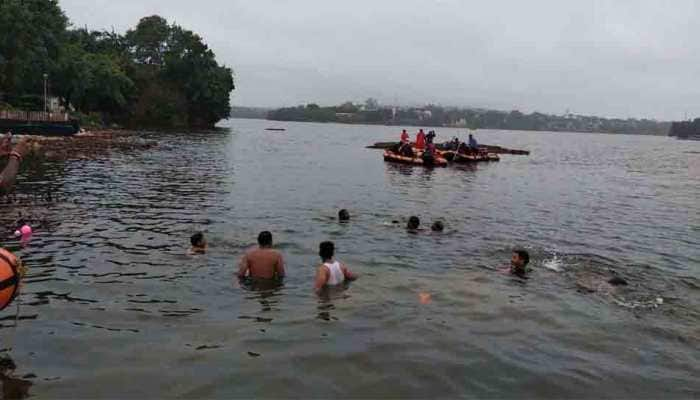 Boat carrying dozen passengers capsizes in Yamuna in UP&#039;s Baghpat