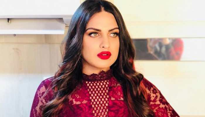 It&#039;s a yes! &#039;Bigg Boss 13&#039; fame Himanshi Khurana&#039;s cryptic post flaunting a huge diamond ring drives netizens crazy