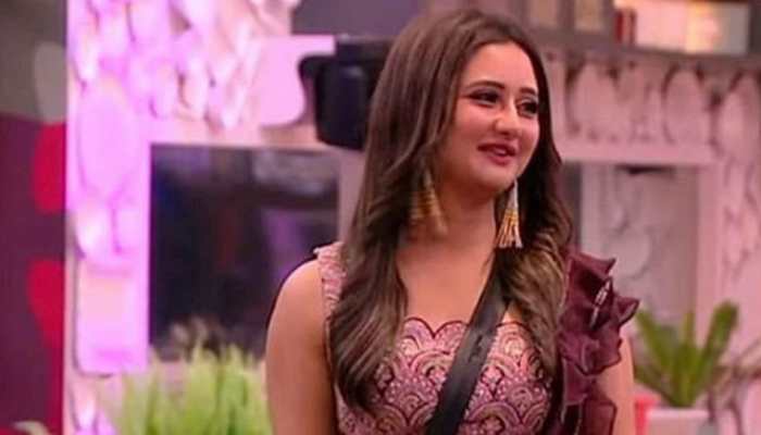 Bigg Boss 13 fame Rashami Desai oozes oomph in a mustard saree, reveals new look from &#039;Naagin 4&#039;