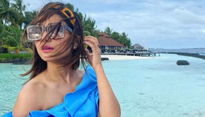 Hina Khan shows off her hourglass figure in these sunshine Insta pics!