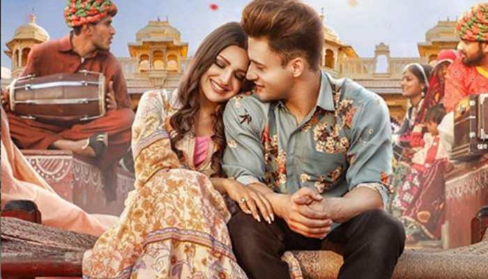 Asim Riaz-Himanshi Khurana&#039;s &#039;Kalla Sohna Nai&#039; spills romance, becomes top trending song - Watch