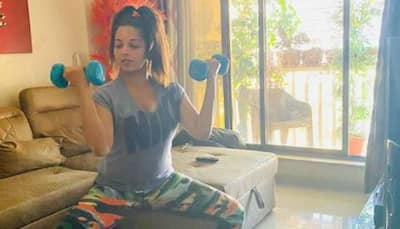Pic of Monalisa working out at home is here to inspire you on a lazy Sunday afternoon
