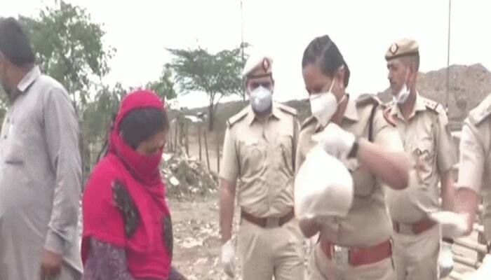 Coronavirus COVID-19: DCP North West, Delhi Police provides essential items to Pak refugees in Majlis Park amid lockdown Coronavirus COVID-19: DCP North West, Delhi Police provides essential items to Pak refugees in Majlis Park amid lockdown