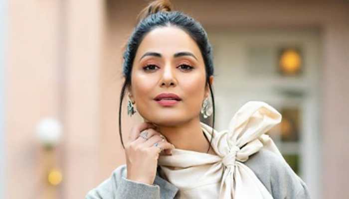 Hina Khan washes doormat, urges all to &#039;keep spirits high&#039; amid lockdown - Watch 