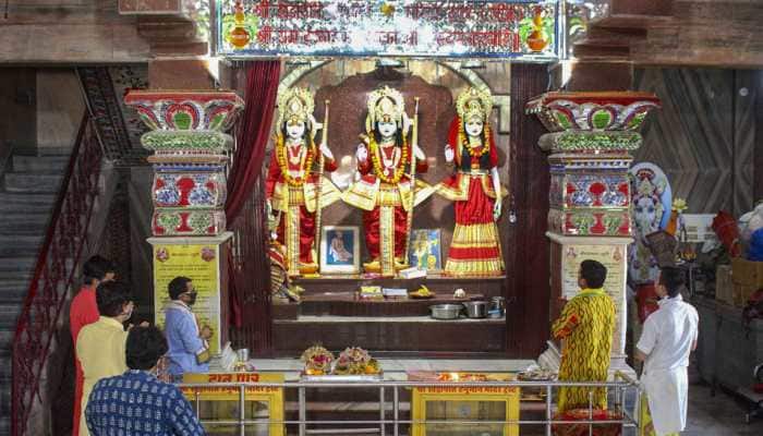 Bhojpuri superstars Pawan Singh, Aamrapali Dubey and Akshara Singh wish 'Happy Ram Navami' on social media