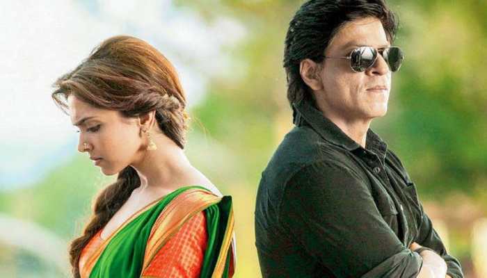 Nagpur police explain the power of social distancing with this pic of Shah Rukh Khan and Deepika Padukone from &#039;Chennai Express&#039;!