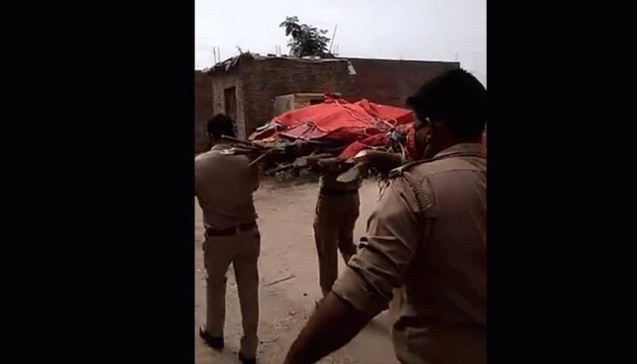 Cops in UP’s Saharanpur go beyond duty during COVID-19 crisis, perform last rites of old woman