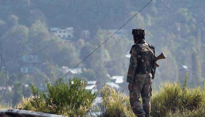 Pakistan troops shell areas along LoC in Jammu and Kashmir&#039;s Degwar sector